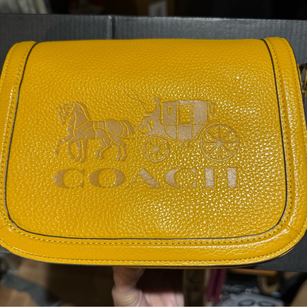 Coach Yellow Leather Horse & Carriage Saddlebag Excellent Condition 8”x6”x3” - Picture 9 of 9